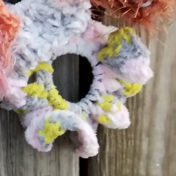 4 Scrunchies Velvet Glitzy Yarn Handmade 90s Hair - Picture 6 of 6